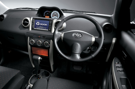 Interior Toyota Ist 2005