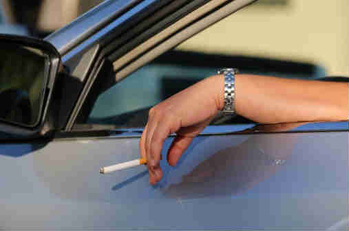 車を査定に出すときにタバコの臭いは減点になるのか