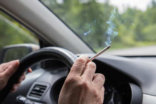 車の買取でタバコの汚れや喫煙車は査定に響く グーネット買取ラボ