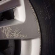 ホイールの傷は車の査定にどう影響するの？
