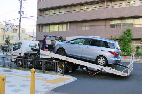 事故後、車の移動は積載車に乗せるか仮ナンバーを取得するという手段があります