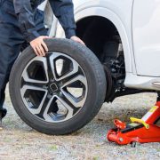 車の維持費のうち「タイヤ代」はどの位かかるの？上手な節約法も知ろう！