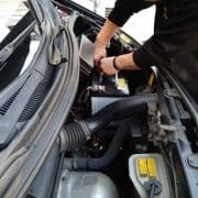 車の点検を自分で行う・エンジンルームのチェックポイントは？