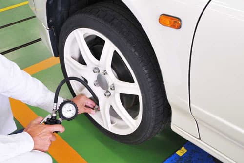 車のタイヤの空気圧はガソリンスタンドで無料点検できるって本当 車買取 車査定のグー運営