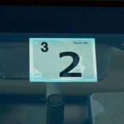 車検のシールはどこに貼ればいいの？正しい貼り方をマスターしよう