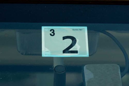 車検のシールはどこに貼ればいいの 正しい貼り方をマスターしよう 車買取 車査定のグー運営