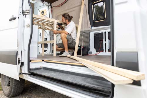 乗用車の内装をキャンピングカー仕様にDIYする際の車検への注意点
