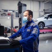 コロナ禍で車の点検を業者にお願いする必要はあるの？店舗の感染対策の取り組みもチェック！