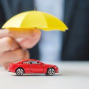 車の強制保険である自賠責保険と任意保険である自動車保険の違いは？双方の関係を説明