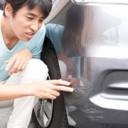 中古車に傷が入っていると売却額はどれくらい下がる？傷やへこみの査定基準について解説