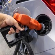 満タンでの売却はNG？車を売る時に最適なガソリンの残量について解説