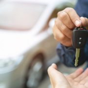 廃車の手続きで必要な譲渡証明書とは？取得方法や作成時のポイントなどを紹介