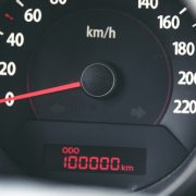 廃車を決定する走行距離の平均は？他の見極め基準も紹介