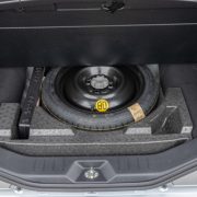 廃車手続きの際にスペアタイヤは必要？取り外し方や活用方法を紹介