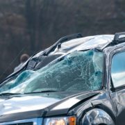 車の屋根が壊れたら全損になる？全損の概要や実際に起こりうるケースを紹介