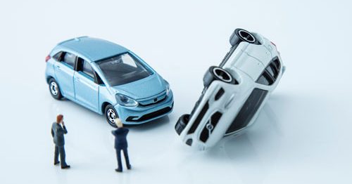 車の全損事故で自動車税は損害賠償の対象になる？保険金や廃車についても紹介