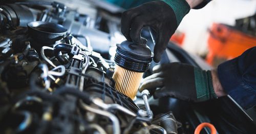 車の点検でチェックするオイルエレメントとは？役割や交換タイミングなどを紹介