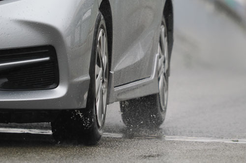 梅雨は事故が起こりやすい？