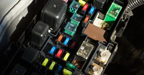 車のリレーが故障する前に点検を！故障時の対処法を紹介