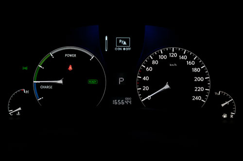 ハイブリッド車の一般的なプラグ交換時期の目安