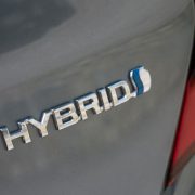 ハイブリッド車の充電の仕組みとは？燃費効率を上げる補機バッテリーの重要性も解説！