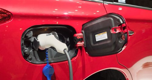 ハイブリッド車の充電料金は？自宅充電・外出先での充電の違いや節約方法を解説