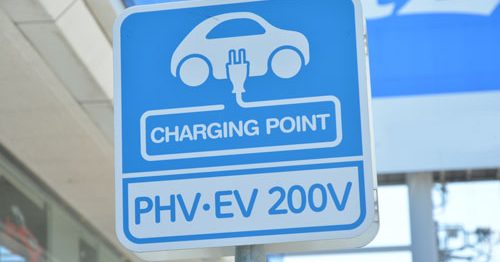 ハイブリッド車の充電はどこでできる？充電方法や充電にかかる時間・料金を解説