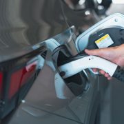 ハイブリッド車はどうやって充電するの？HVとPHEVの特徴や充電方法を徹底解説