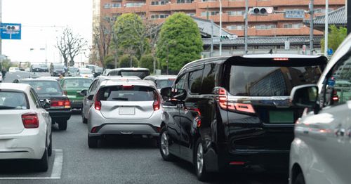 ハイブリッド車のアイドリングは燃費にどう影響するのかを解説！機能を活用するコツとは？