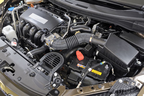 ハイブリッド車に搭載される2つのバッテリーの交換頻度をチェック