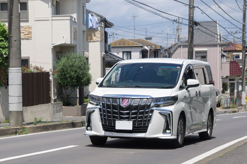 ハイブリッド車の航続距離は500km〜1,000km