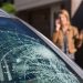 車のガラス破損は自動車保険で直すのが最適？自動車保険を使う際の注意点を解説