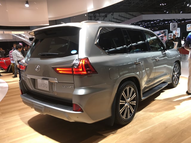 LX570