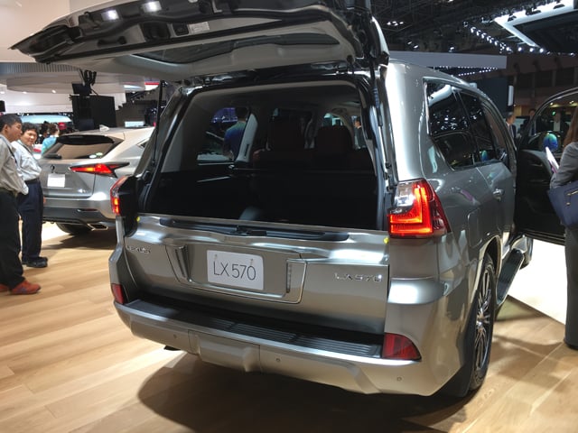 LX570