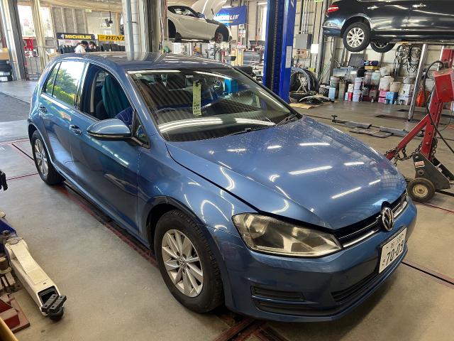 【印西　我孫子　成田　白井　鎌ヶ谷　八千代　栄町　の点検・整備はオートランナーへ！】フォルクスワーゲン　フロントバンパー+フロントフェンダー修理　ゴルフ　板金・外装補修