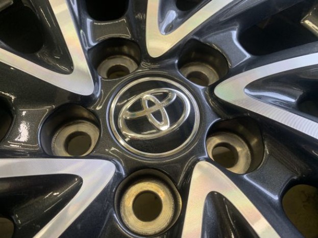 新型ヴォクシー純正＆新品スタッドレス付！即納セットのご案内！