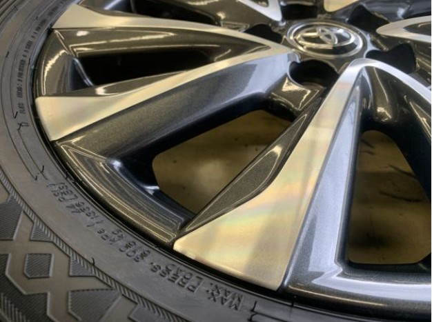 新型ヴォクシー純正＆新品スタッドレス付！即納セットのご案内！