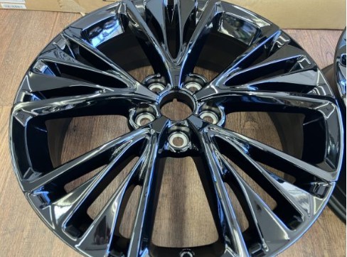 新型６０系プリウス純正！美品！ナイトシェードエディション仕様冬タイヤ付入荷！