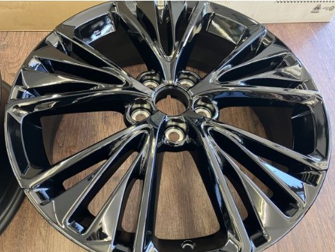 新型６０系プリウス純正！美品！ナイトシェードエディション仕様冬タイヤ付入荷！