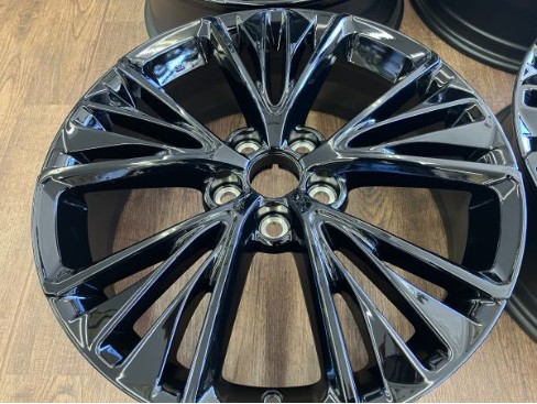 新型６０系プリウス純正！美品！ナイトシェードエディション仕様冬タイヤ付入荷！