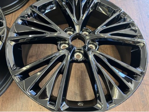 新型６０系プリウス純正！美品！ナイトシェードエディション仕様冬タイヤ付入荷！