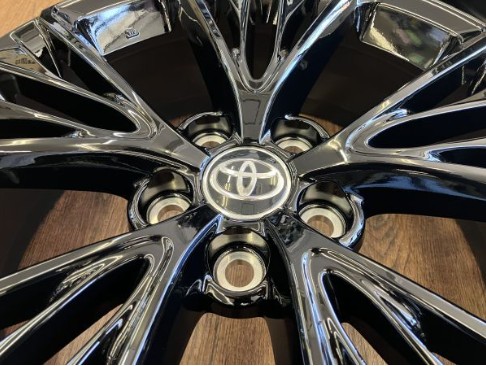 新型６０系プリウス純正！美品！ナイトシェードエディション仕様冬タイヤ付入荷！