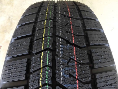 新型６０系プリウス純正！美品！ナイトシェードエディション仕様冬タイヤ付入荷！