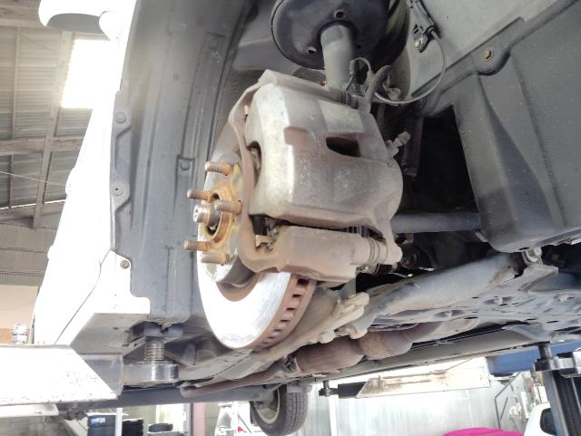 トヨタ　ウィッシュ　スタッドレスタイヤ交換　エンジンオイル交換　ついでに車検見積もり　リフトアップするタイミングで　事前に価格がわかります　部品の準備　いわき市内郷　特定認証整備工場　鈑金塗装工場　自動車保険代理店