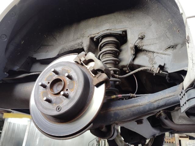 トヨタ　ウィッシュ　スタッドレスタイヤ交換　エンジンオイル交換　ついでに車検見積もり　リフトアップするタイミングで　事前に価格がわかります　部品の準備　いわき市内郷　特定認証整備工場　鈑金塗装工場　自動車保険代理店