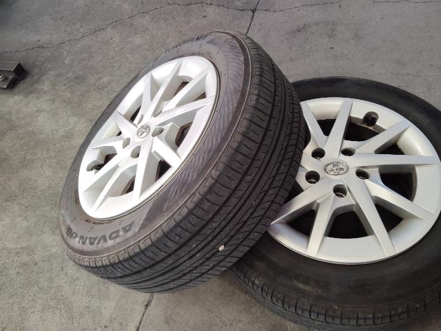 トヨタ　プリウスα　ホイール・タイヤ交換　スタッドレスタイヤ　タイヤお持込み　持込歓迎　タイヤ交換時簡易無料点検実施中　タイヤの点検　交換時期のご提案　ホイールバランス　エアバルブ交換　特定認証整備工場　鈑金塗装工場　ラプターライナー