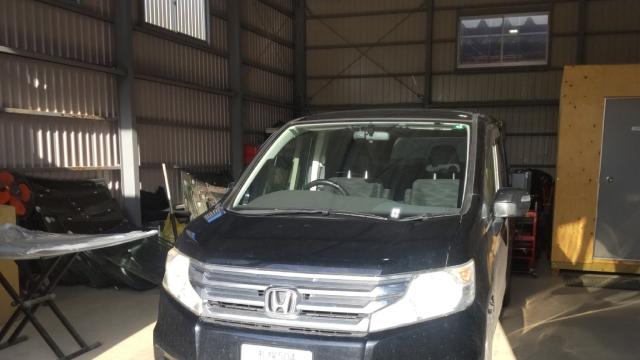 ホンダ ステップワゴンのフロントガラス交換