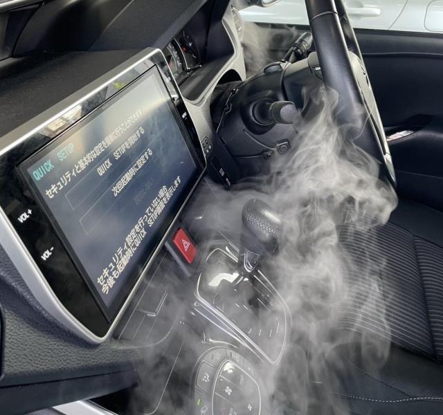 中古車購入ヴォクシー臭い　ヴォクシーカビ臭　カーエアコンクリーニング株式会社　愛車のエアコン掃除屋さん　エバポレーター洗浄　トヨタ　ヴォクシー　クリーニング・清掃　エバポレーター洗浄工具