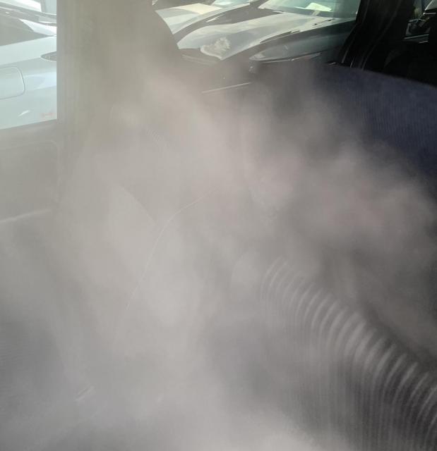中古車購入ヴォクシー臭い　ヴォクシーカビ臭　カーエアコンクリーニング株式会社　愛車のエアコン掃除屋さん　エバポレーター洗浄　トヨタ　ヴォクシー　クリーニング・清掃　エバポレーター洗浄工具