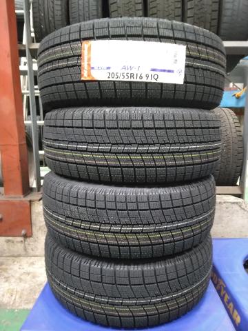 トヨタ　カローラツーリングワゴンハイブリッド　16インチ新品スタッドレスタイヤ持ち込み交換